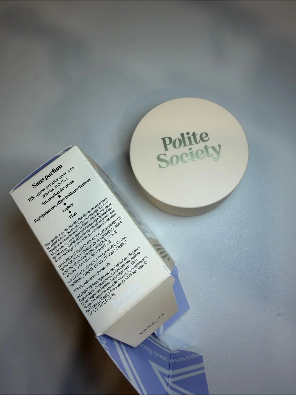 Polite Society More Than a Pretty Powder 0.3oz Universal translucent set&blur
